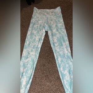 Teal tie-dye sport wear leggings with pockets on the side.